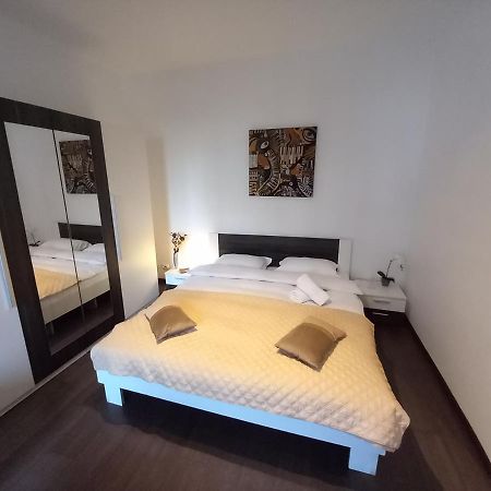 Anastasia Bratianu Apart 28 A Self Check From 2 Pm Bucharest Luaran gambar