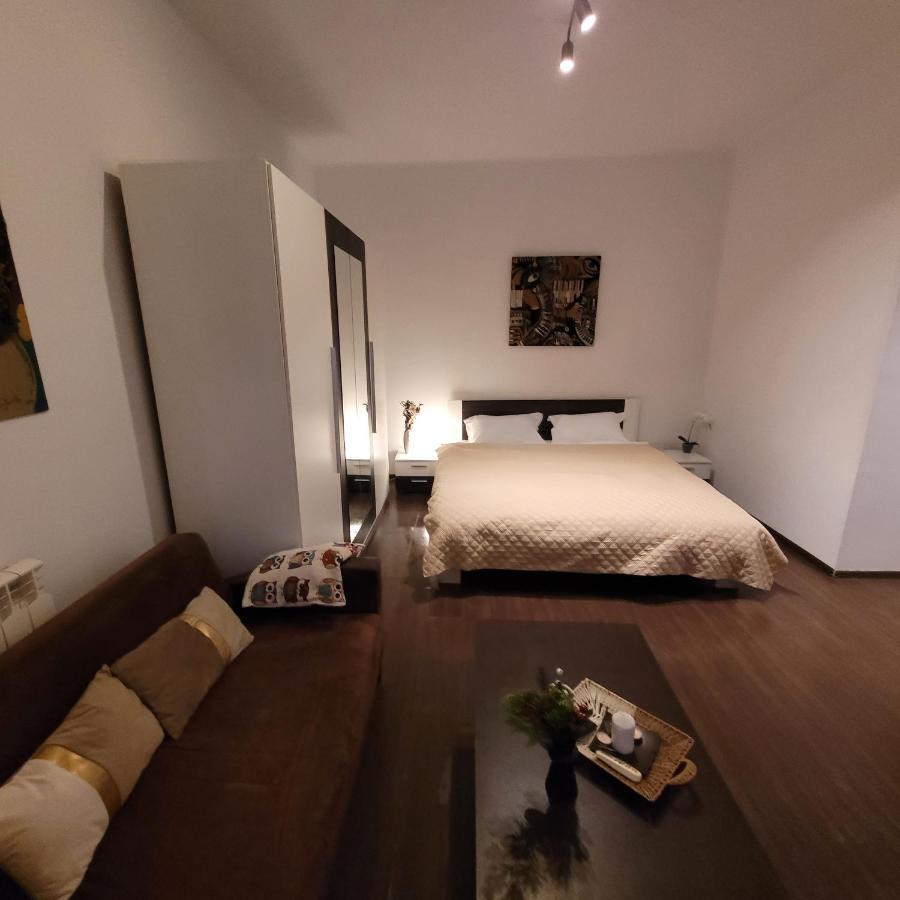 Anastasia Bratianu Apart 28 A Self Check From 2 Pm Bucharest Luaran gambar