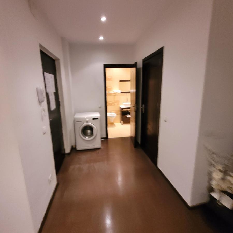 Anastasia Bratianu Apart 28 A Self Check From 2 Pm Bucharest Luaran gambar