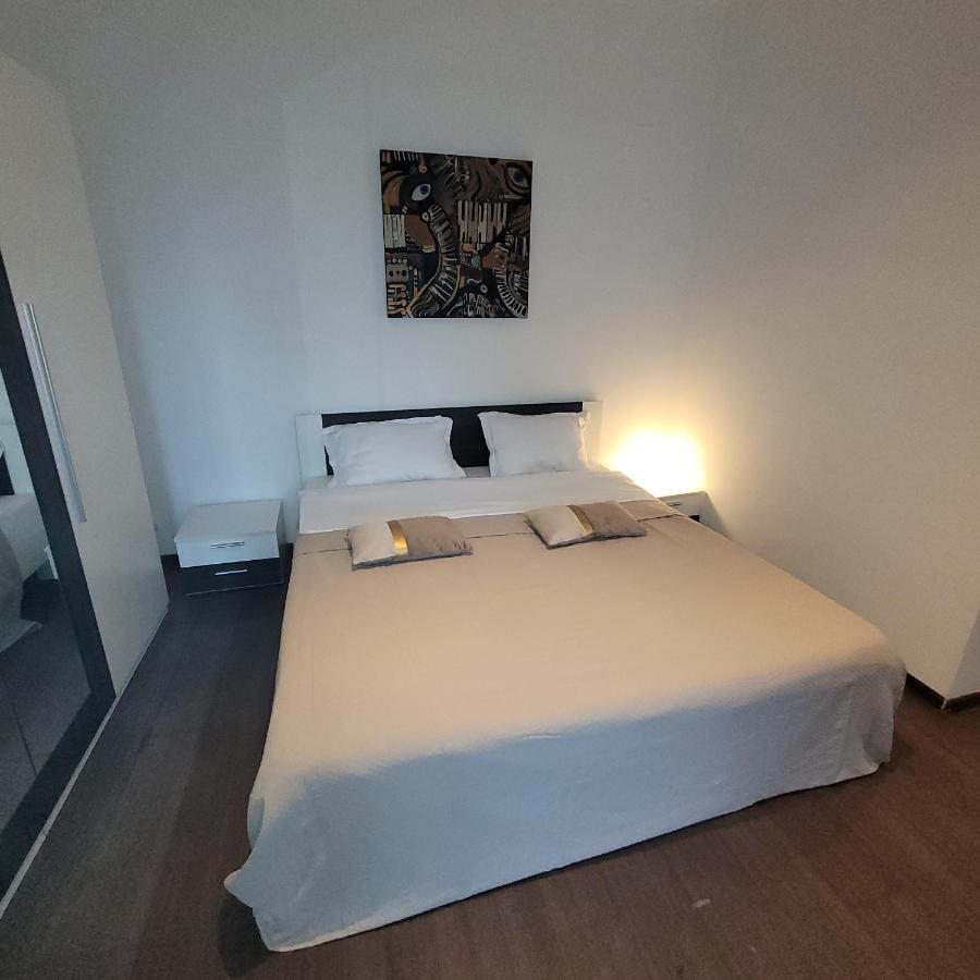 Anastasia Bratianu Apart 28 A Self Check From 2 Pm Bucharest Luaran gambar